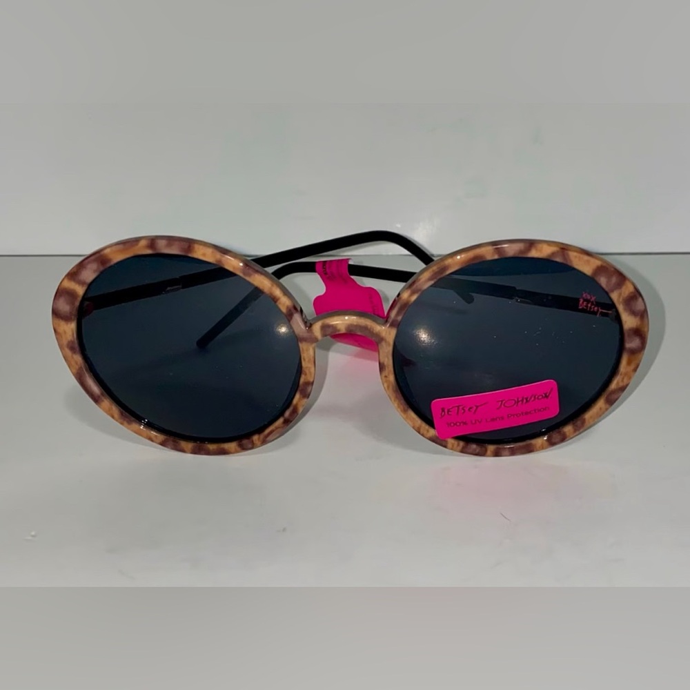 Betsey Johnson Round Animal Print Sunglasses NWT’s - Picture 1 of 5